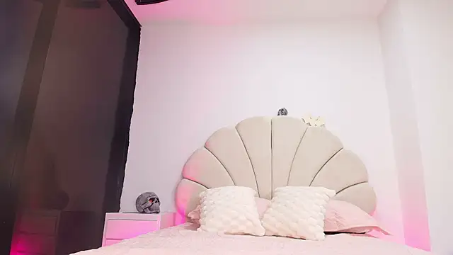 Snapshot of aisha_sh chatting on 28, 10, 2025 aisha sh online show from 28, 10, 2025