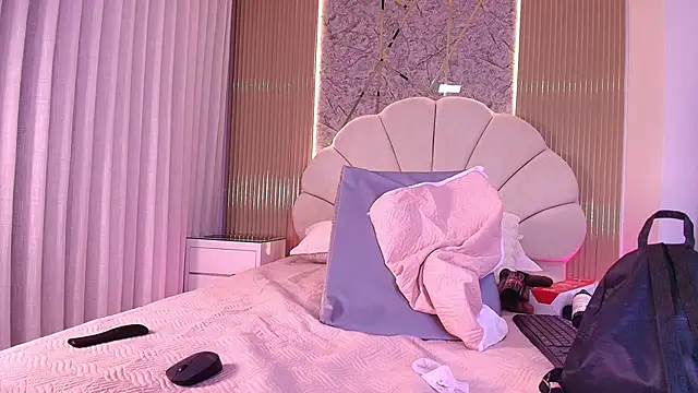 Snapshot of aisha_sh chatting on 11, 11, 2025 aisha sh online show from 11, 11, 2025