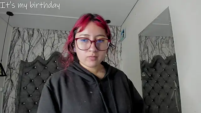 larissa01  online show from 23, 1, 2025