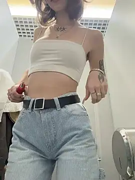 Snapshot of Street_young chatting on 13, 12, 2024 Street young online show from 13, 12, 2024