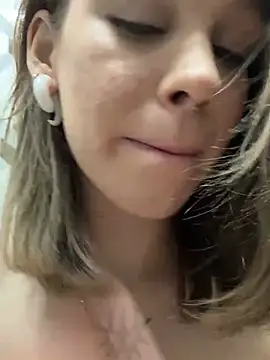 Snapshot of Street_young chatting on 8, 2, 2025 Street young online show from 8, 2, 2025