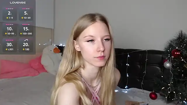 Cutieblondegirl online show from 5, 1, 2025