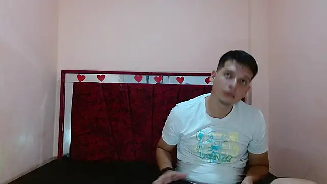 Snapshot of FerneyManti chatting on 2, 11, 2025 FerneyManti online show from 2, 11, 2025