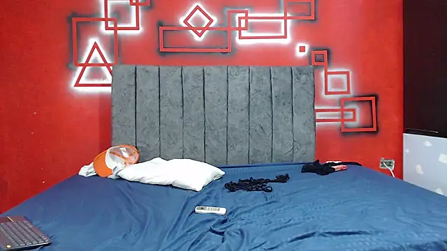 Snapshot of FerneyManti chatting on 15, 11, 2025 FerneyManti online show from 15, 11, 2025