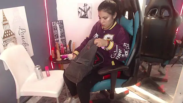 Snapshot of MartinaFonse chatting on 19, 12, 2024 MartinaFonse online show from 19, 12, 2024