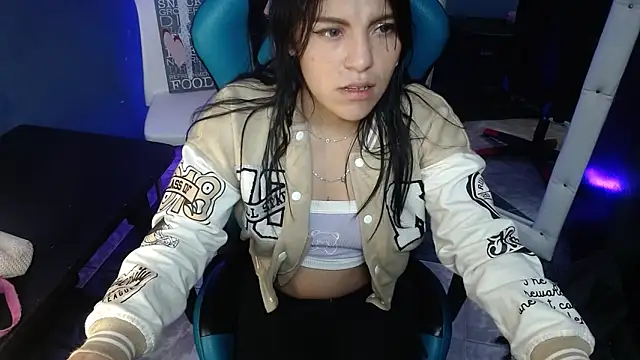 Snapshot of MartinaFonse chatting on 6, 3, 2025 MartinaFonse online show from 6, 3, 2025