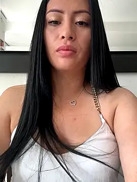 Snapshot of Sara_luna_ chatting on 10, 11, 2025 Sara luna online show from 10, 11, 2025