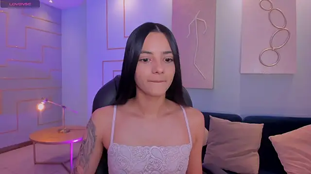 Snapshot of HannahJamesX chatting on 5, 2, 2025 HannahJamesX online show from 5, 2, 2025