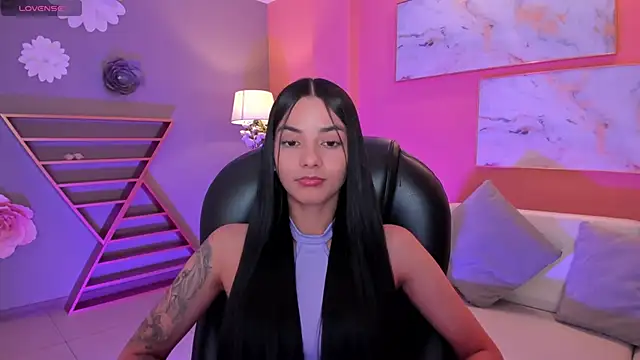 Snapshot of HannahJamesX chatting on 18, 2, 2025 HannahJamesX online show from 18, 2, 2025