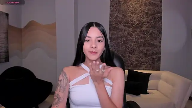 Snapshot of HannahJamesX chatting on 25, 2, 2025 HannahJamesX online show from 25, 2, 2025