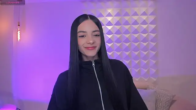 Snapshot of HannahJamesX chatting on 16, 11, 2025 HannahJamesX online show from 16, 11, 2025