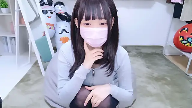 Snapshot of x-naru-x chatting on 28, 10, 2025 x-naru-x online show from 28, 10, 2025