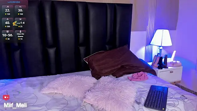 Snapshot of Milf_meli chatting on 7, 11, 2025 Milf meli online show from 7, 11, 2025