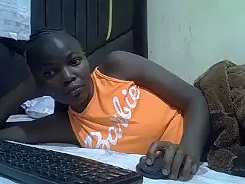 Snapshot of pretty_vivy chatting on 5, 3, 2025 pretty vivy online show from 5, 3, 2025