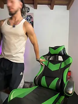 Valentino Xander online show from 23, 12, 2025