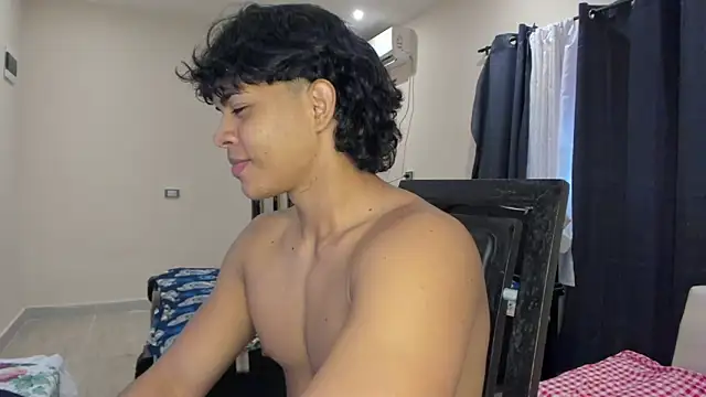 Snapshot of johan_beley_ chatting on 2, 2, 2025 johan beley online show from 2, 2, 2025