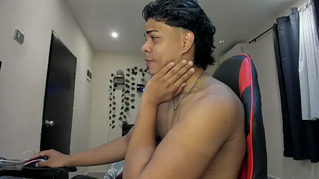 Snapshot of johan_beley_ chatting on 8, 10, 2025 johan beley online show from 8, 10, 2025