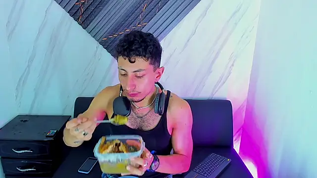 Piggy Eddy online show from 27, 11, 2025