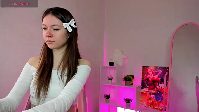 Nicole Charm online show from 13, 12, 2024