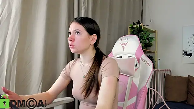 Nicole Charm online show from 30, 10, 2025