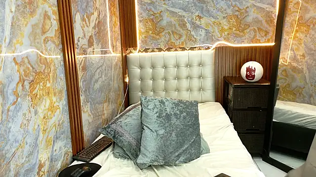 Snapshot of _Jessi29_ chatting on 8, 10, 2025 Jessi29 online show from 8, 10, 2025