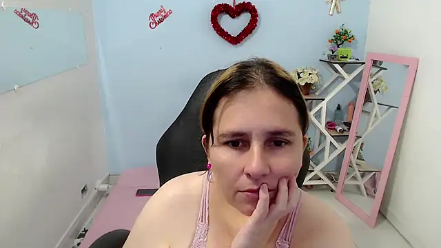 Snapshot of victoria_jones chatting on 12, 3, 2026 victoria jones online show from 12, 3, 2026