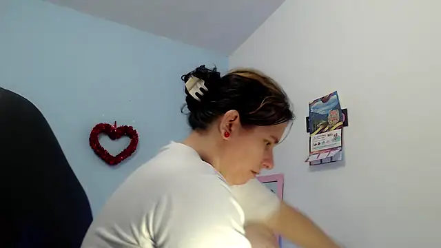 Snapshot of victoria_jones chatting on 21, 3, 2026 victoria jones online show from 21, 3, 2026