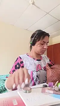 Snapshot of Kamilasalazar chatting on 17, 11, 2025 Kamilasalazar online show from 17, 11, 2025