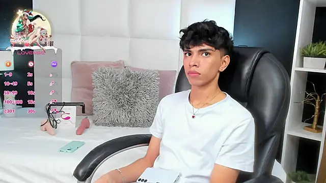 Snapshot of Santy_carrington chatting on 27, 12, 2024 Santy carrington online show from 27, 12, 2024