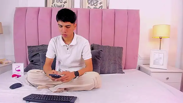 Snapshot of Santy_carrington chatting on 4, 3, 2026 Santy carrington online show from 4, 3, 2026