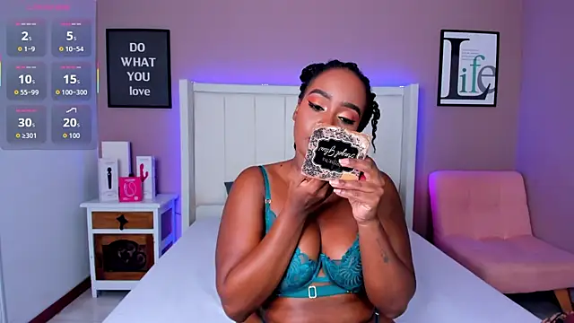 Britanymooree online show from 18, 12, 2025