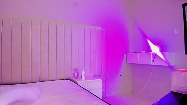 Littleolivia  online show from 3, 12, 2025