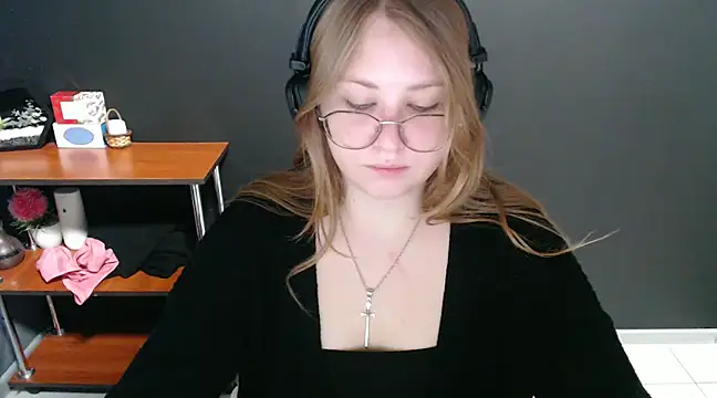 Snapshot of lady_minx chatting on 7, 1, 2025 lady minx online show from 7, 1, 2025