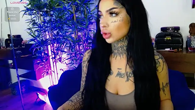 CreamyInkky  online show from 4, 12, 2025