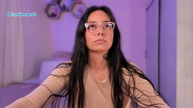 Snapshot of Aleja24Evans chatting on 2, 10, 2025 Aleja24Evans online show from 2, 10, 2025