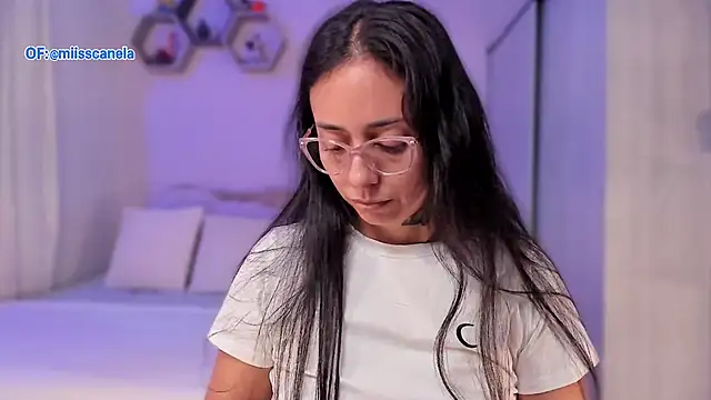 Snapshot of Aleja24Evans chatting on 21, 10, 2025 Aleja24Evans online show from 21, 10, 2025