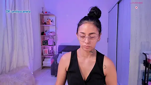 Snapshot of Aleja24Evans chatting on 28, 11, 2025 Aleja24Evans online show from 28, 11, 2025