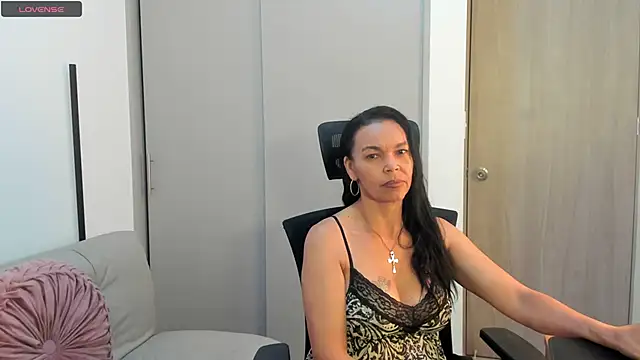 Evawalker  online show from 11, 10, 2025