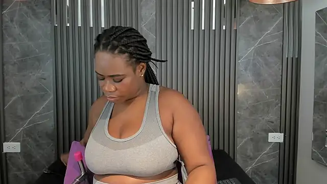 Snapshot of SaraiEvans chatting on 13, 2, 2026 SaraiEvans online show from 13, 2, 2026