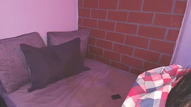 Snapshot of AmyW0w chatting on 14, 12, 2025 AmyW0w online show from 14, 12, 2025