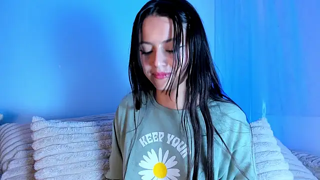 Snapshot of EmilyWithe chatting on 3, 11, 2025 EmilyWithe online show from 3, 11, 2025