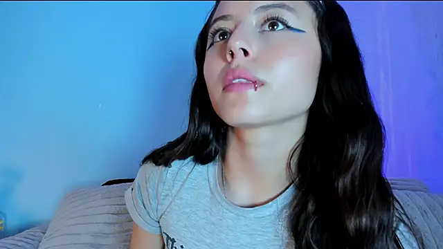 Snapshot of EmilyWithe chatting on 27, 11, 2025 EmilyWithe online show from 27, 11, 2025