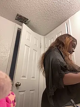 Snapshot of LillShayy chatting on 17, 12, 2025 LillShayy online show from 17, 12, 2025