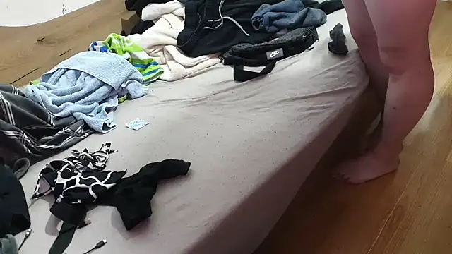 Snapshot of eblata04 chatting on 19, 10, 2025 eblata04 online show from 19, 10, 2025