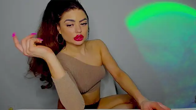 Snapshot of aishahottie chatting on 12, 12, 2024 aishahottie online show from 12, 12, 2024