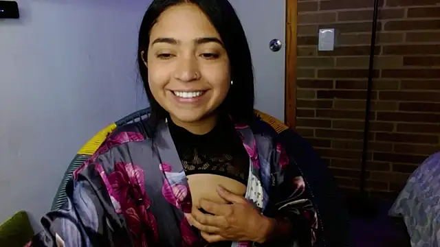 Snapshot of helenacyruss chatting on 5, 11, 2025 helenacyruss online show from 5, 11, 2025