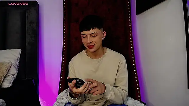 Snapshot of Steev_Novoa chatting on 7, 12, 2024 Steev Novoa online show from 7, 12, 2024