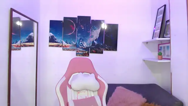 EmmaMyerss  online show from 23, 12, 2024