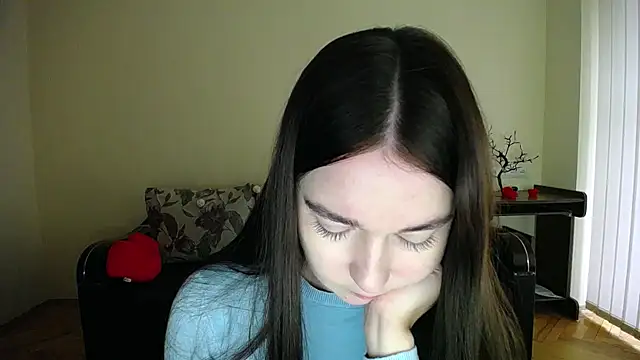 Snapshot of Pretty_shy chatting on 8, 10, 2025 Pretty shy online show from 8, 10, 2025