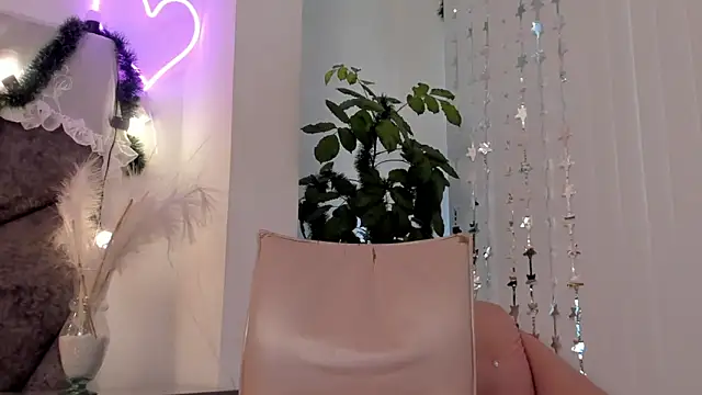 BonnieCute  online show from 11, 12, 2024